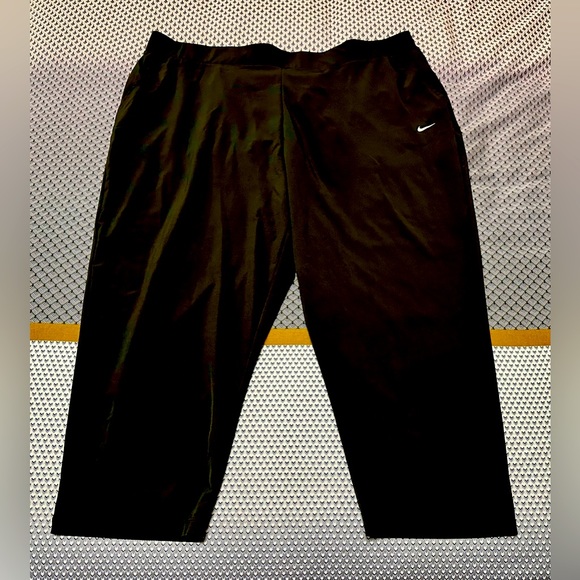 Nike NWT Bliss Victory 7/8 Stretch Training Pant Size 3X - Picture 1 of 8
